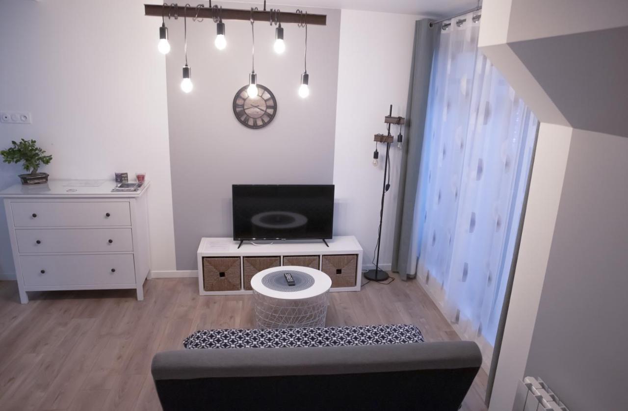 Cosy Et Moderne En Centre Ville, Fibre Haut Debit Ernée Exterior photo
